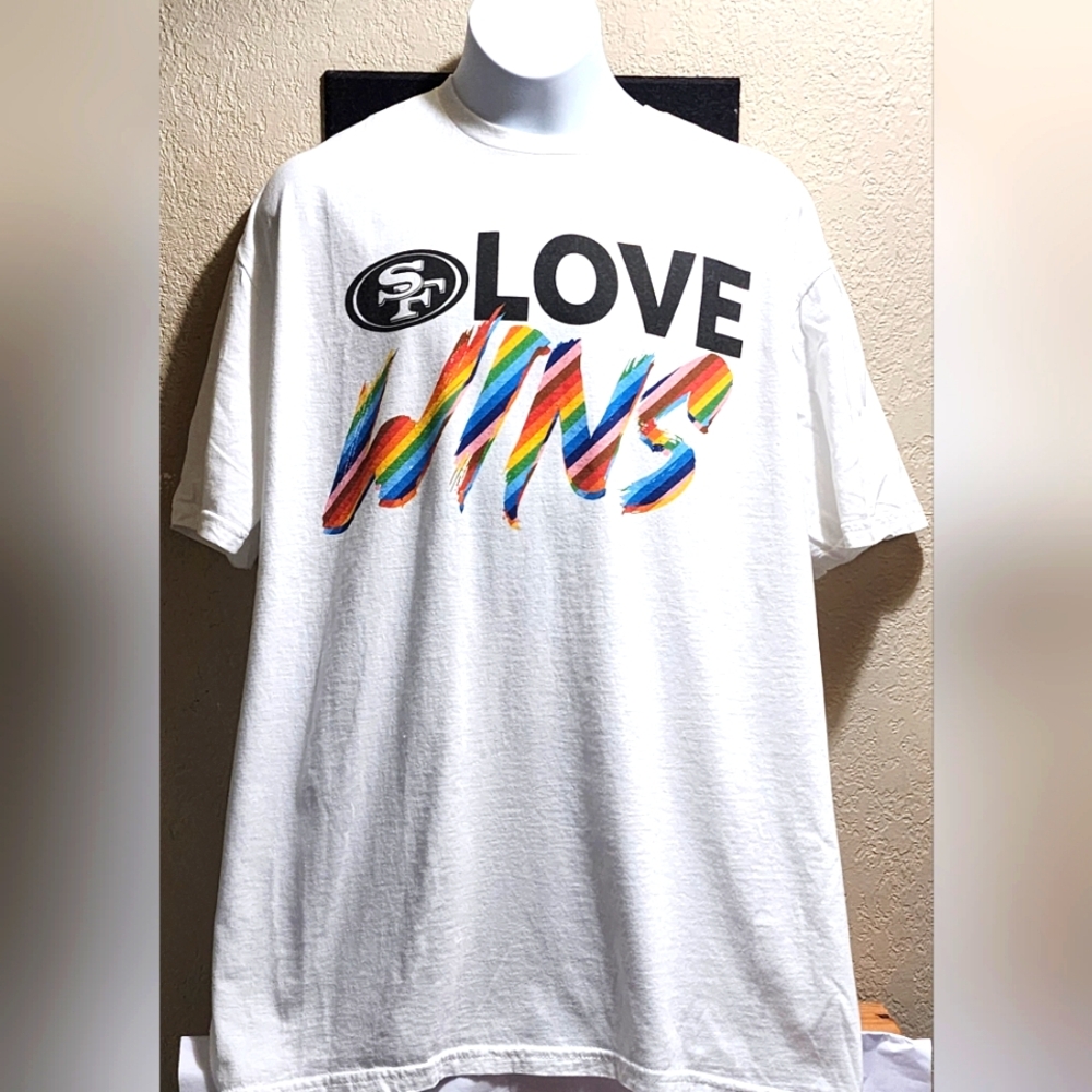 Fanatics SF 49ers Love Wins T-shirt